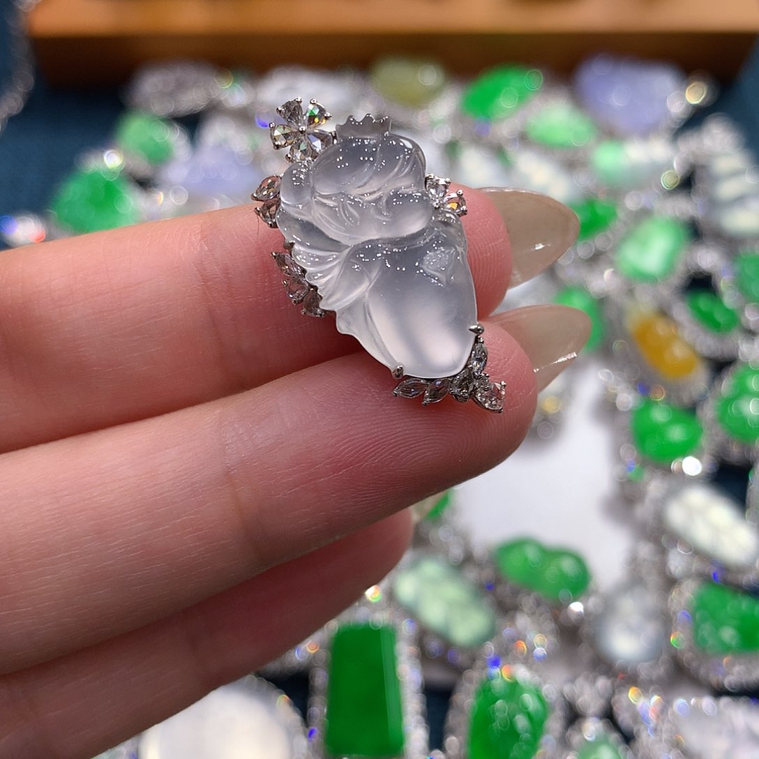 翡翠颈饰18K金镶嵌仙子