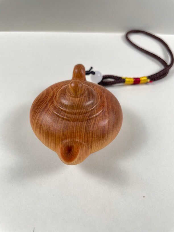 崖柏把把壶手把件挂件尺寸：5.3×4.4×3.2