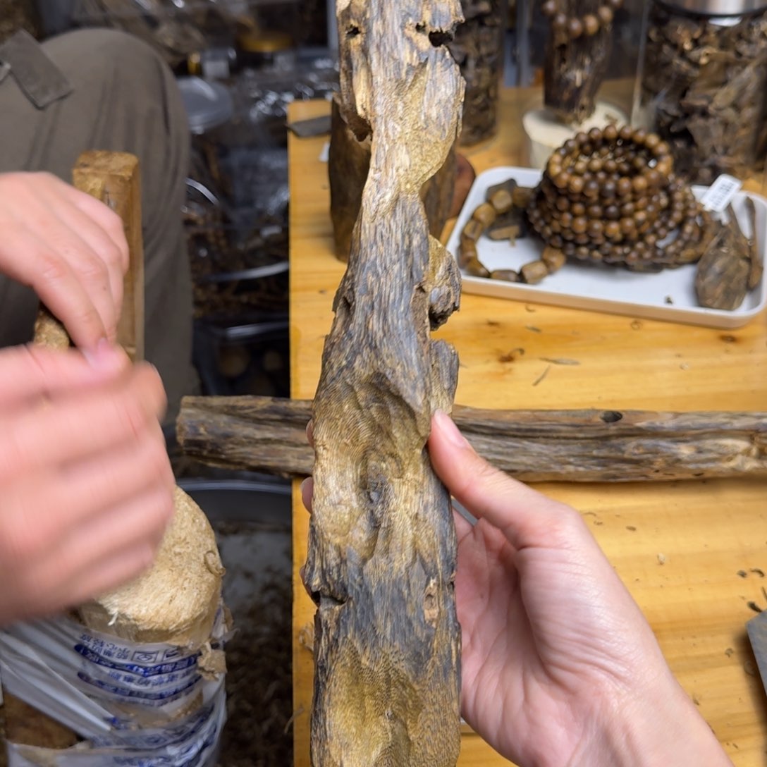 沉香沉香碎屑透顶绿品种块料158克