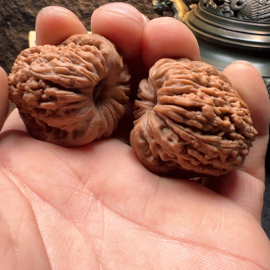 文玩核桃把件南疆浮黄