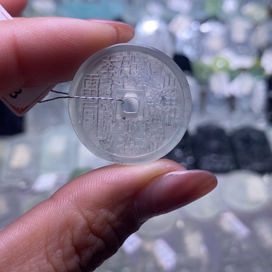 蛇纹石玉未镶嵌颈饰，