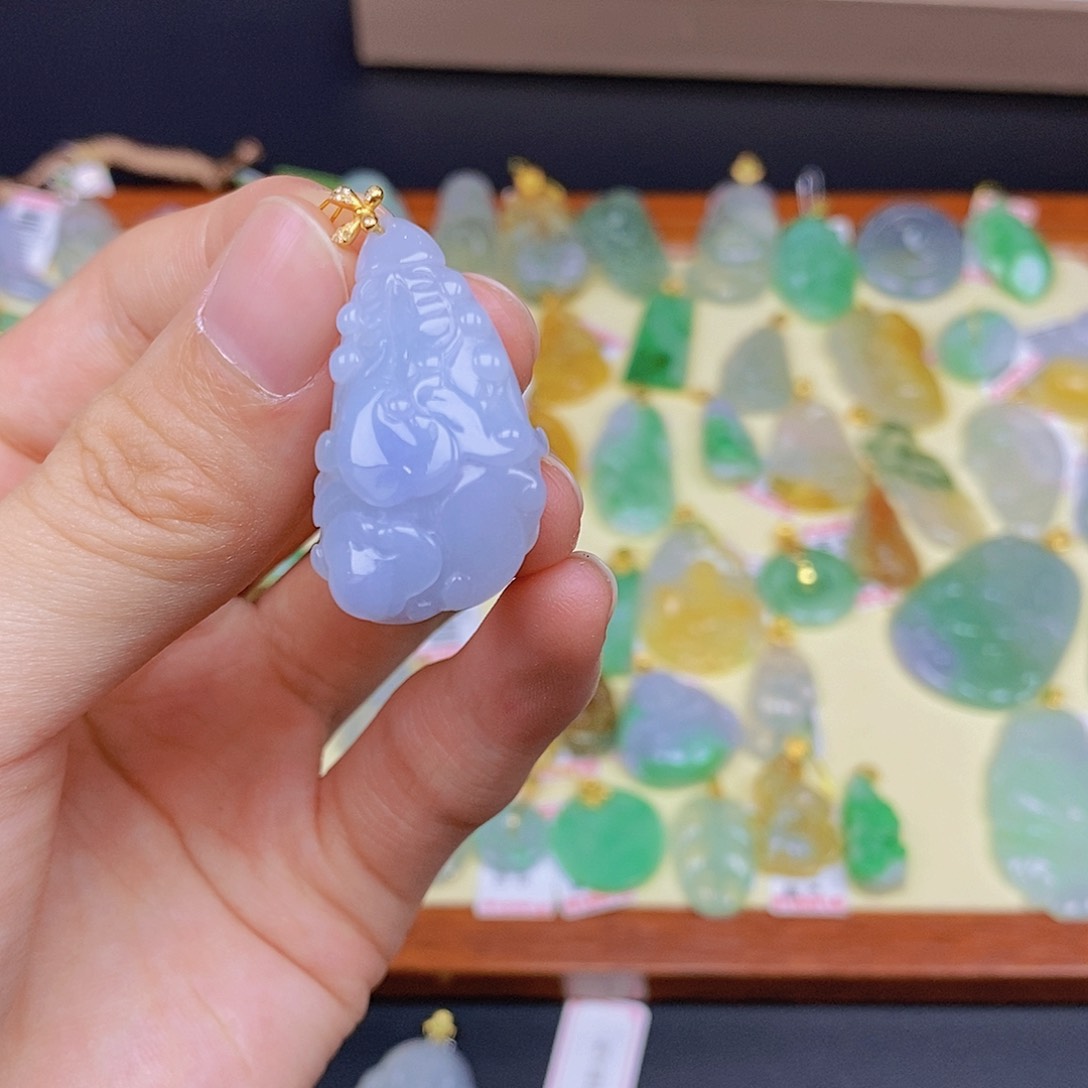 翡翠颈饰18K金镶嵌翡翠