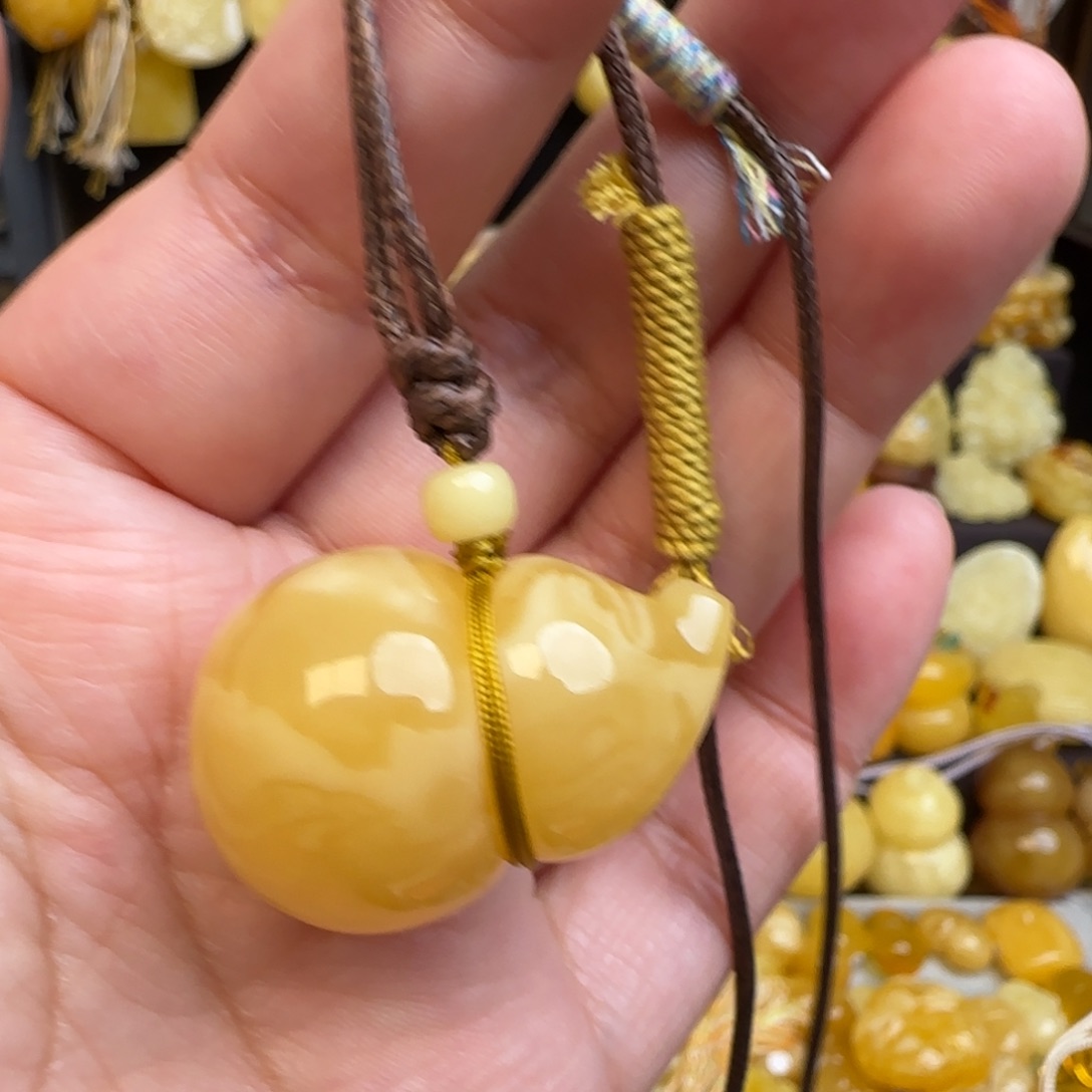 琥珀未镶嵌套链天然俄料浓蜡妖花蜜蜡葫芦吊坠
