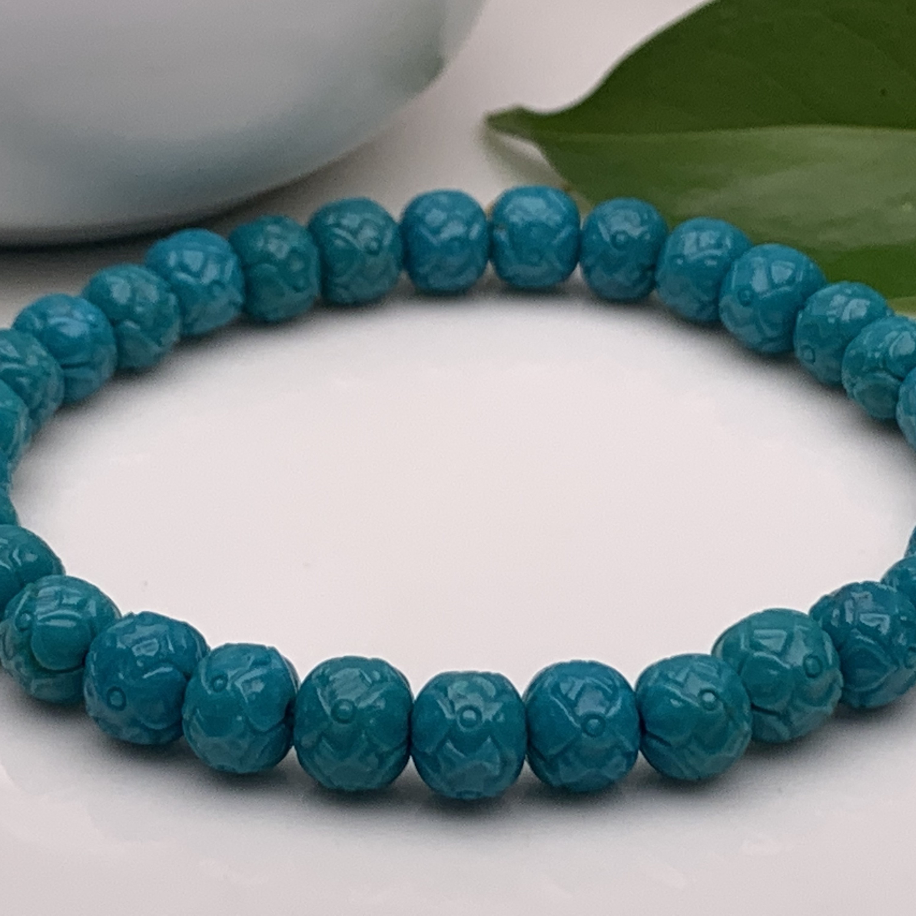 湖北原矿绿松石地狱色双面莲花老型手串，尺寸6.9mm