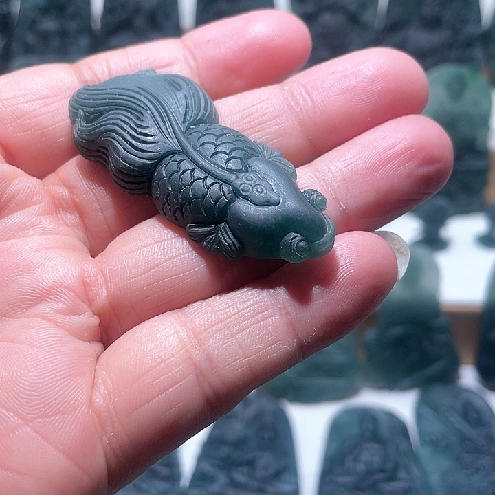 定制翡翠未镶嵌鱼