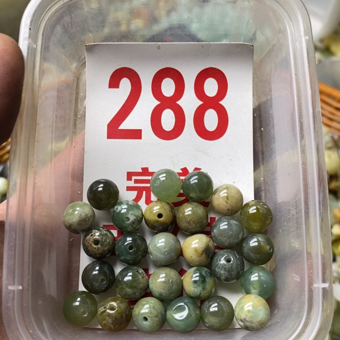 蛇纹石玉挂坠未镶嵌