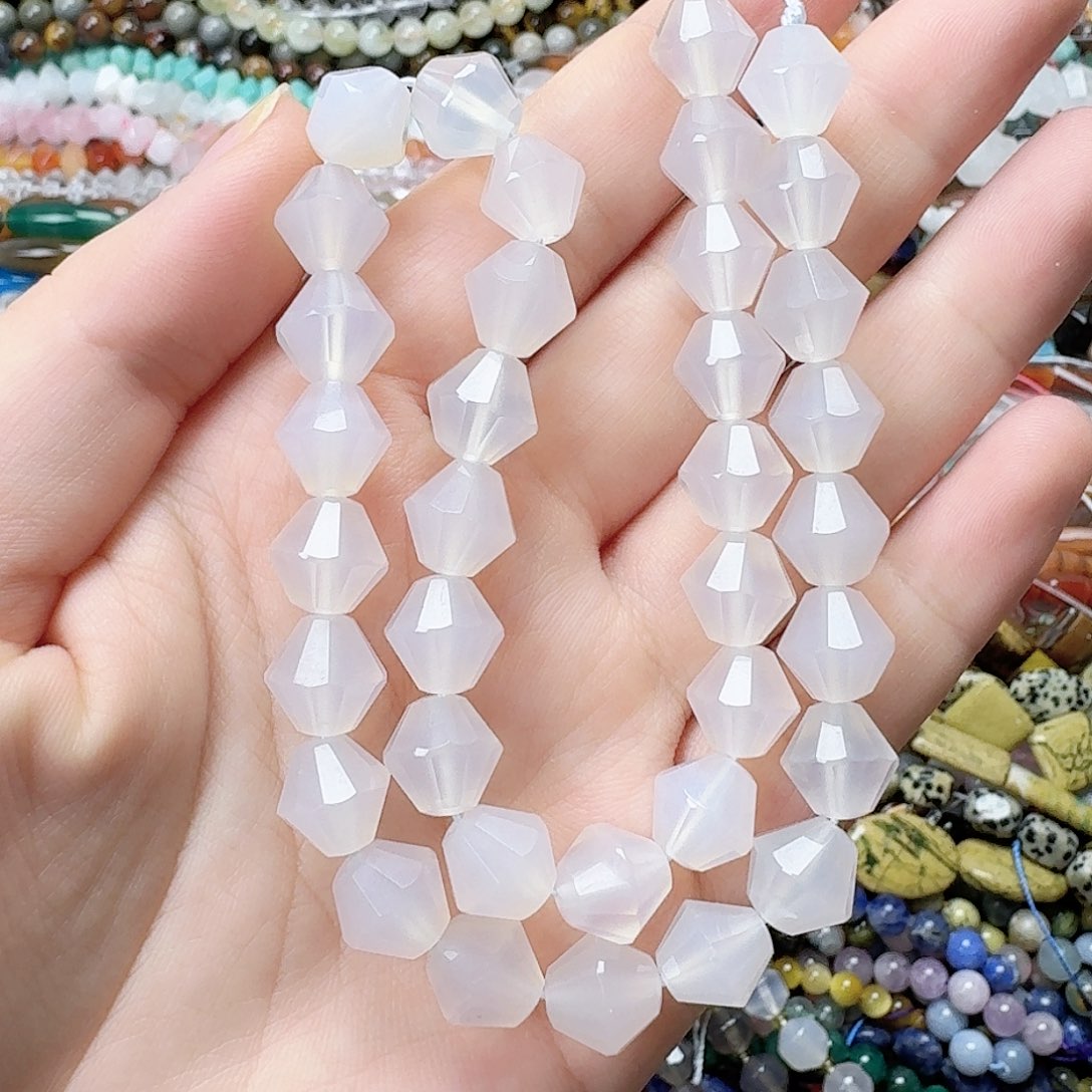 玛瑙/玉髓未镶嵌珠宝半成品白玛瑙飞碟一条