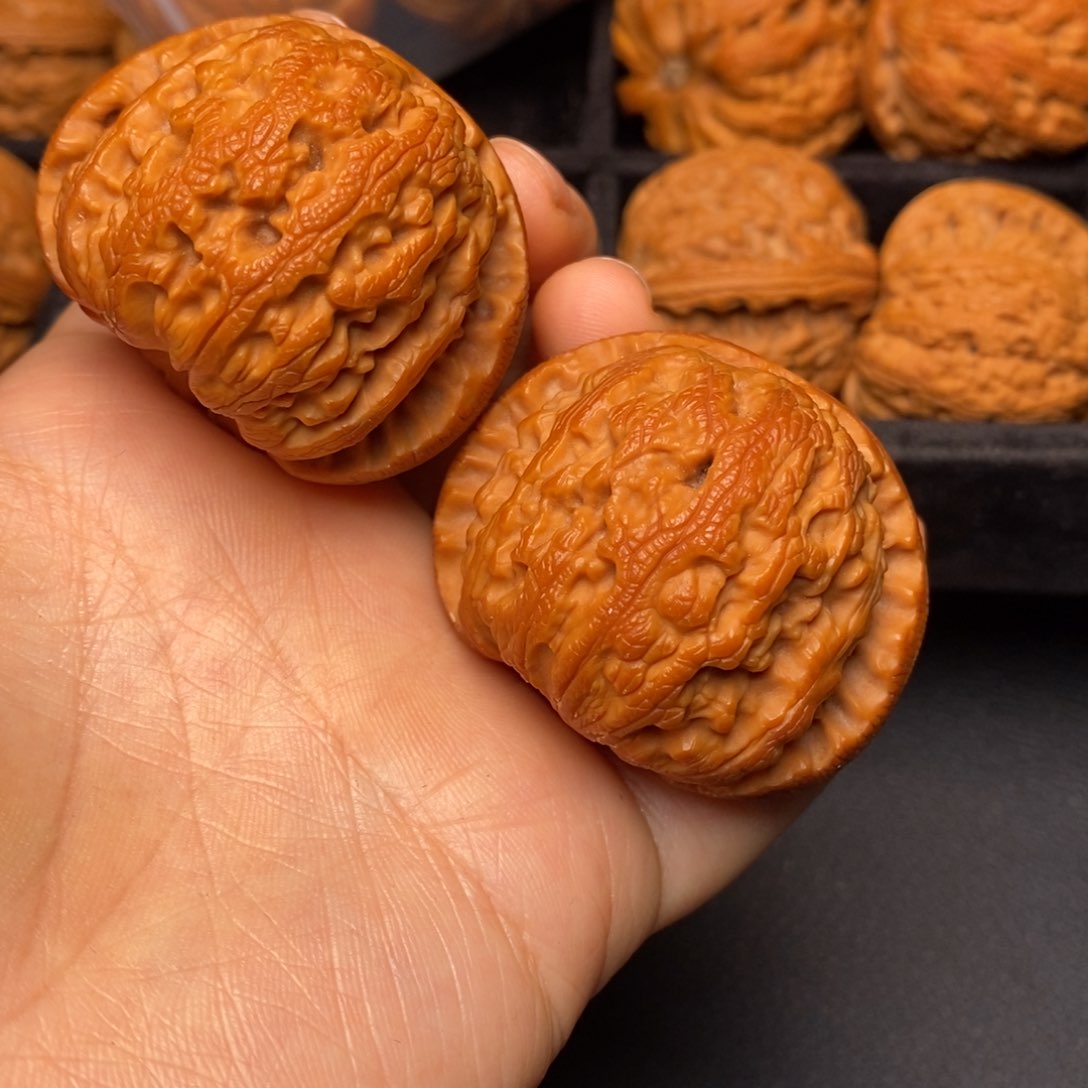 文玩核桃把件秦岭野生核桃