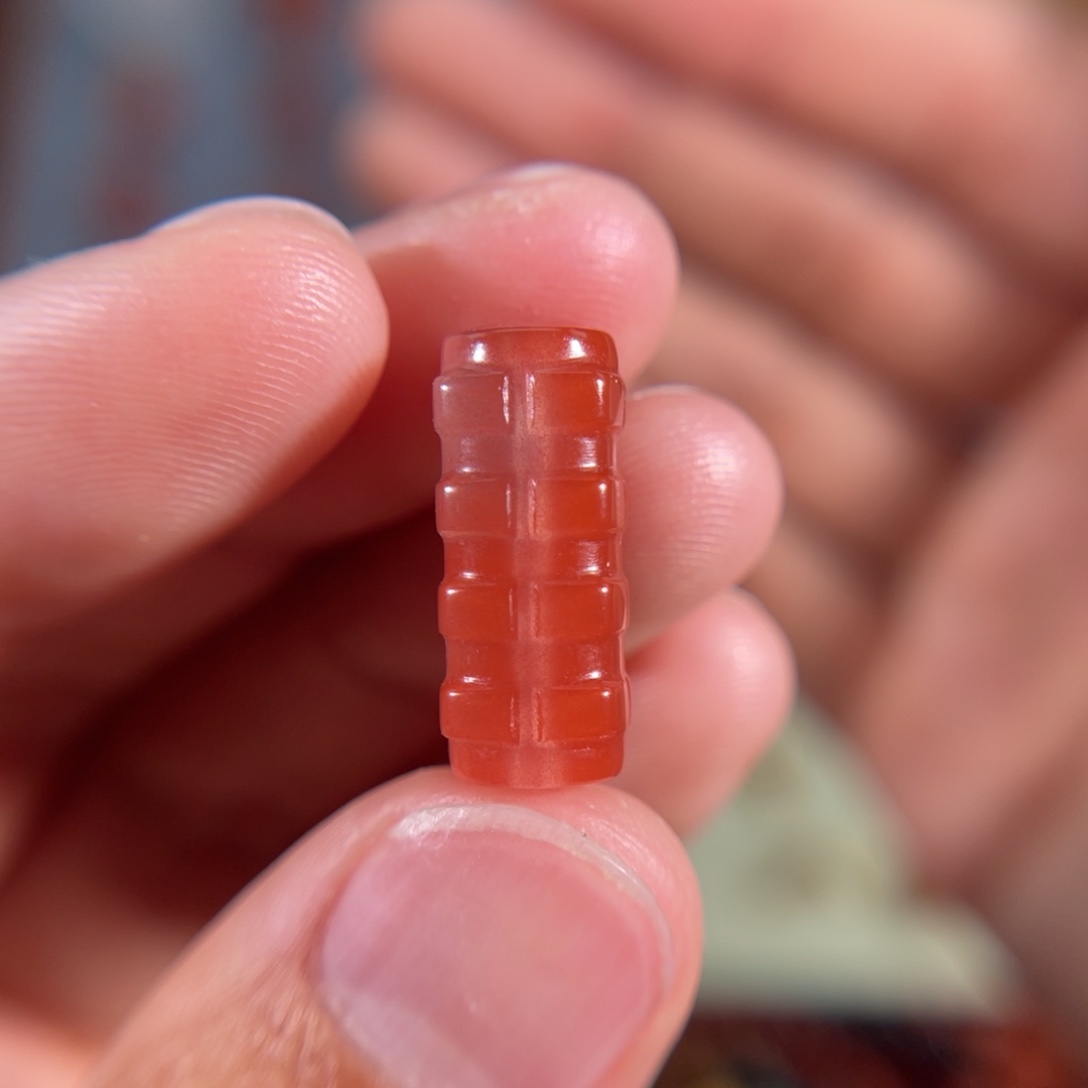 南红玛瑙大黑洞玉琮17.6*7.3不退不换未镶嵌