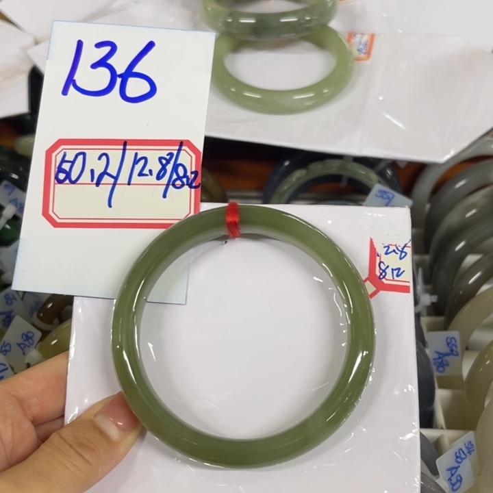 梦***萌和田玉未镶嵌手镯