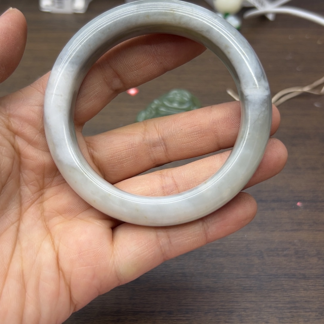 和田玉未镶嵌手镯57.8圈围204瑕