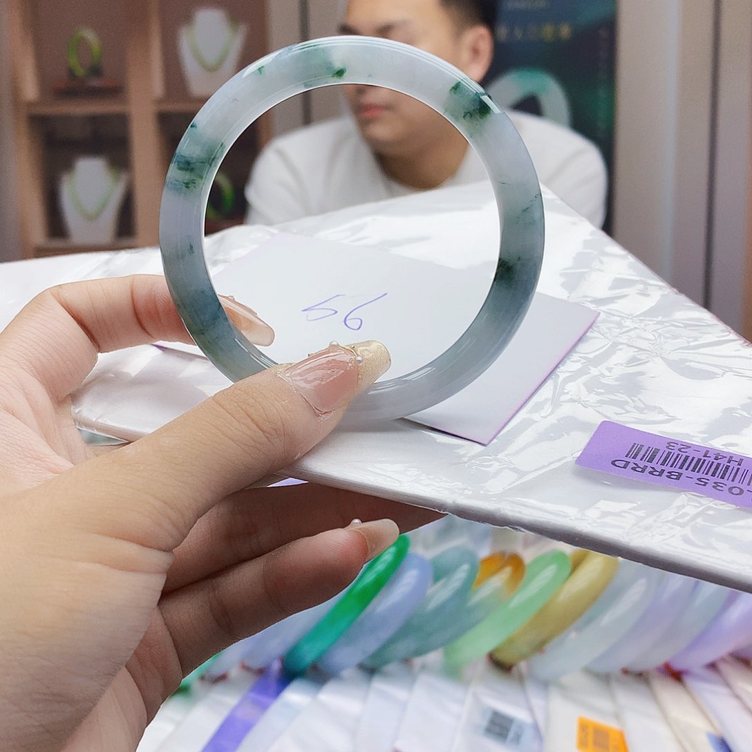 翡翠手镯未镶嵌67888888889888999999