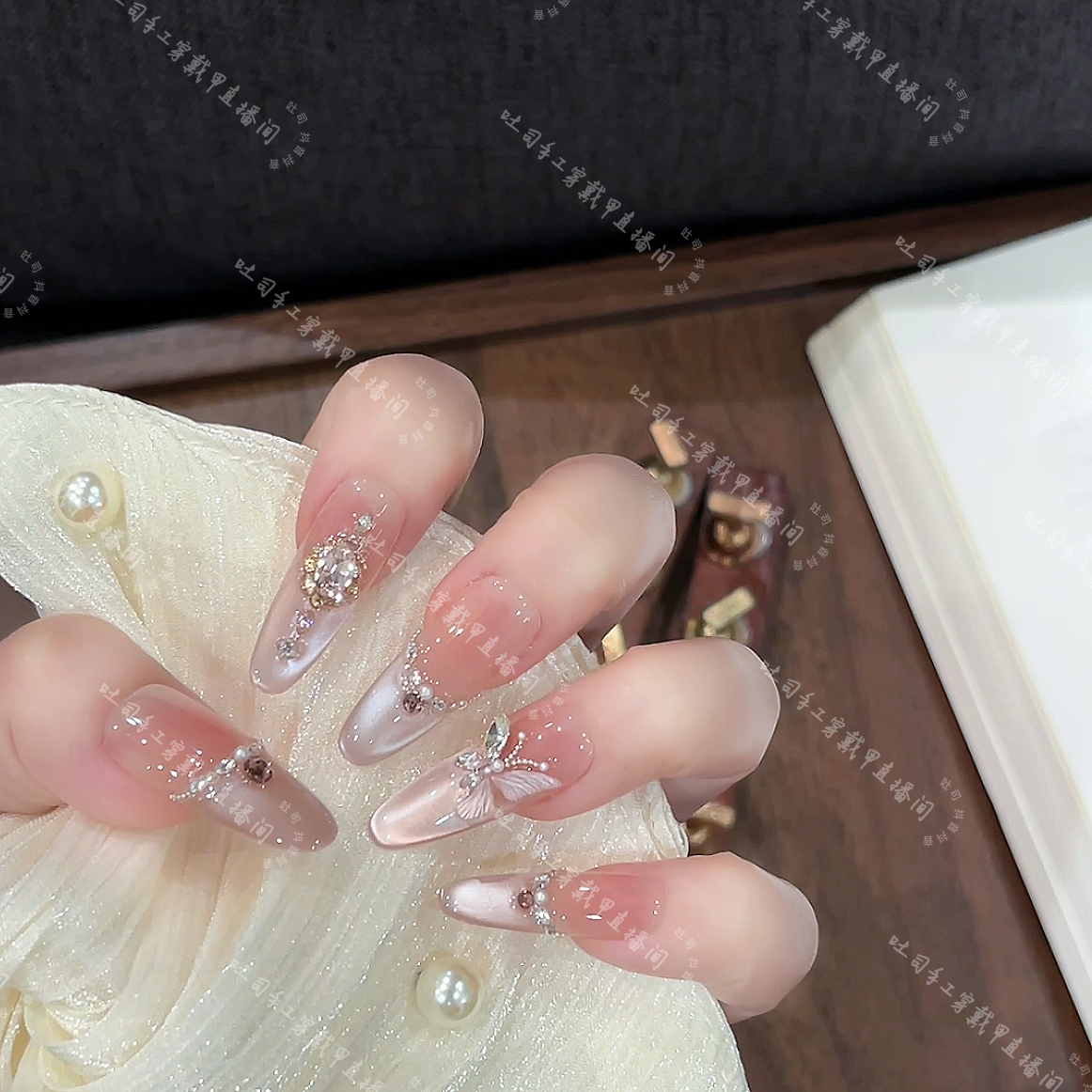 【雨蝶】轻奢显白纯手工穿戴甲光疗甲冰透渐变四季流行10片装