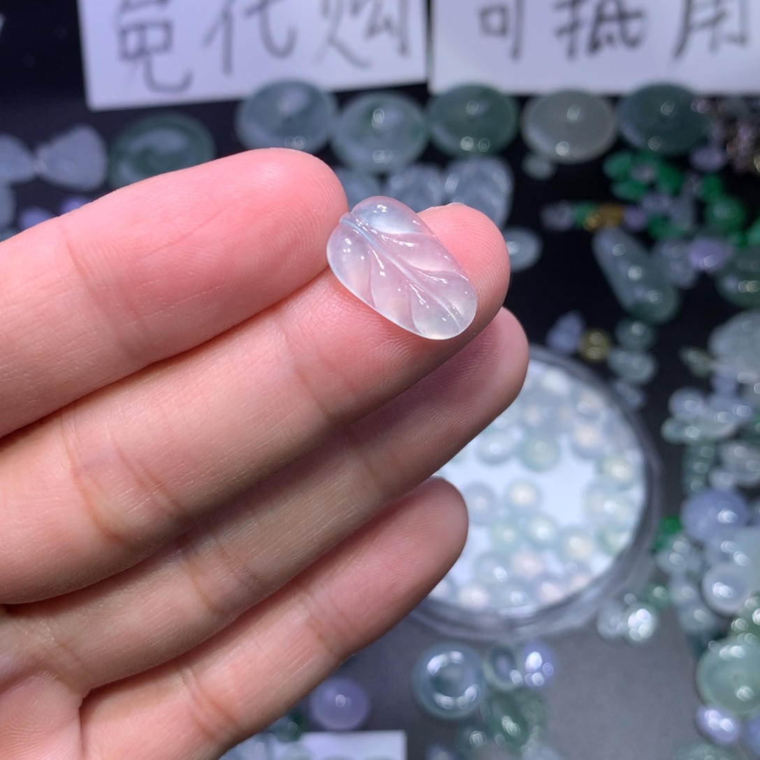翡翠未镶嵌颈饰叶子