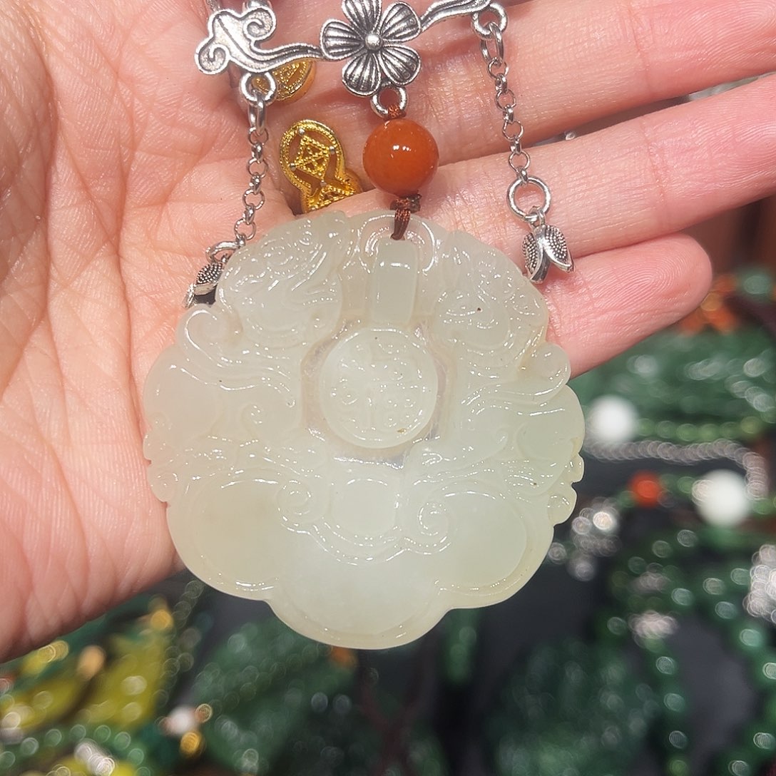 颈饰未镶嵌和田玉（糖玉）