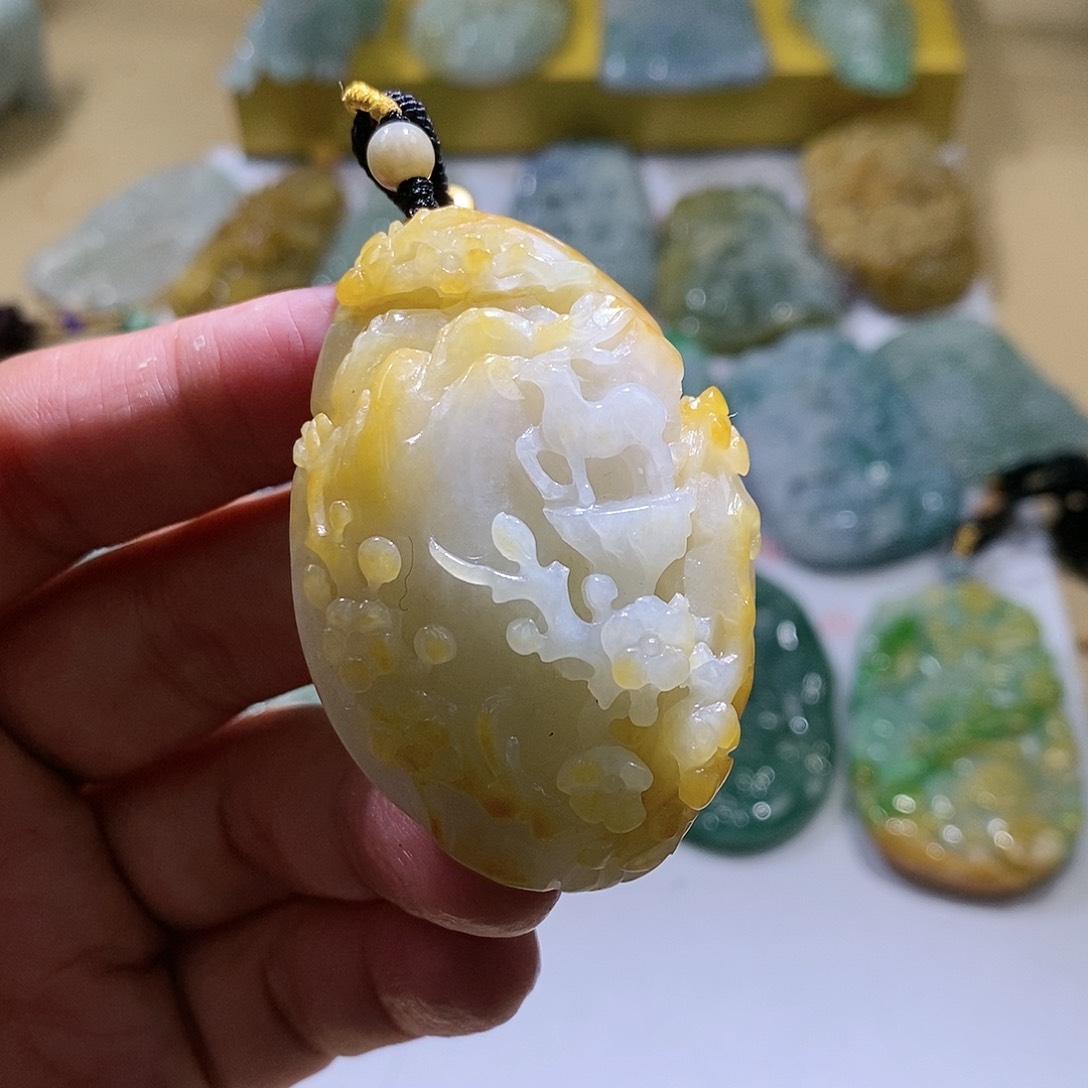 【闪购商品】翡翠颈饰未镶嵌鹿牌