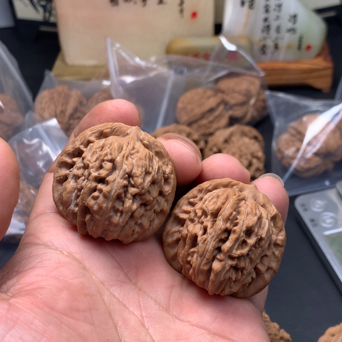 小***儿文玩核桃把件四座楼