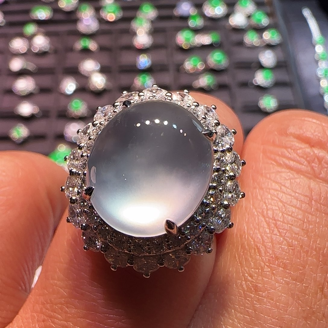 翡翠18K金镶嵌戒指