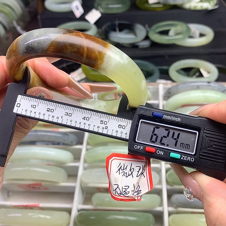 蛇纹石玉手镯未镶嵌483