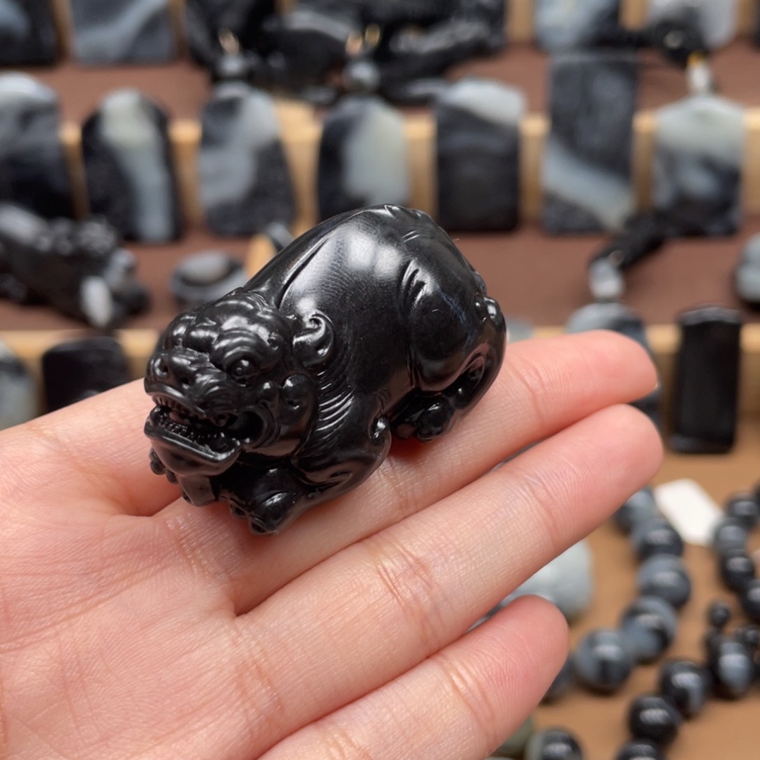 和田玉颈饰未镶嵌小*花