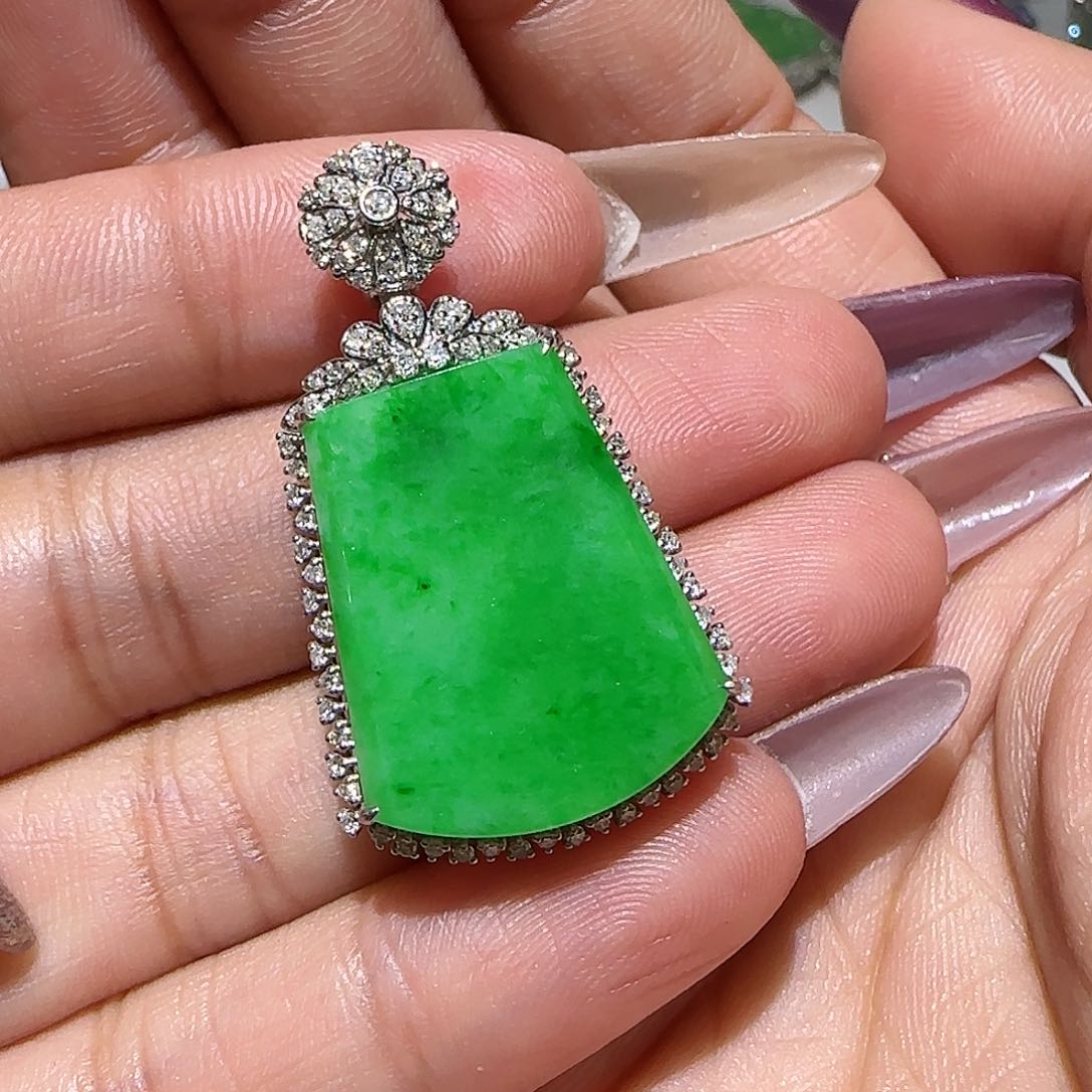 【闪购商品】颈饰18K金镶嵌翡翠荣*天然