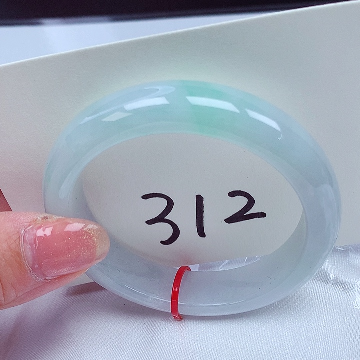 翡翠手镯未镶嵌翡翠