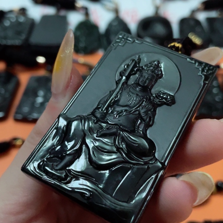 翡翠颈饰未镶嵌小****?