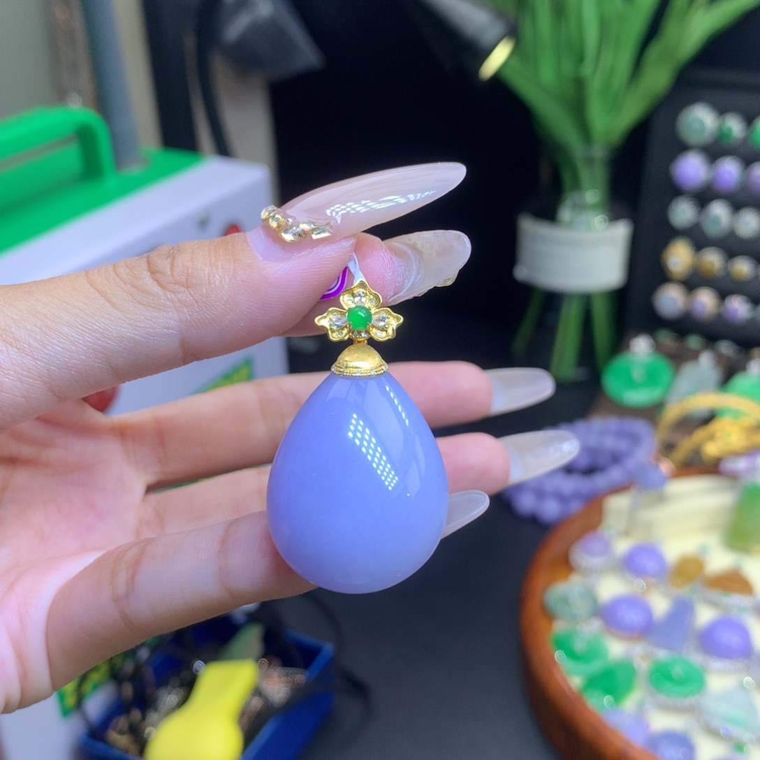 翡翠18K金镶嵌颈饰