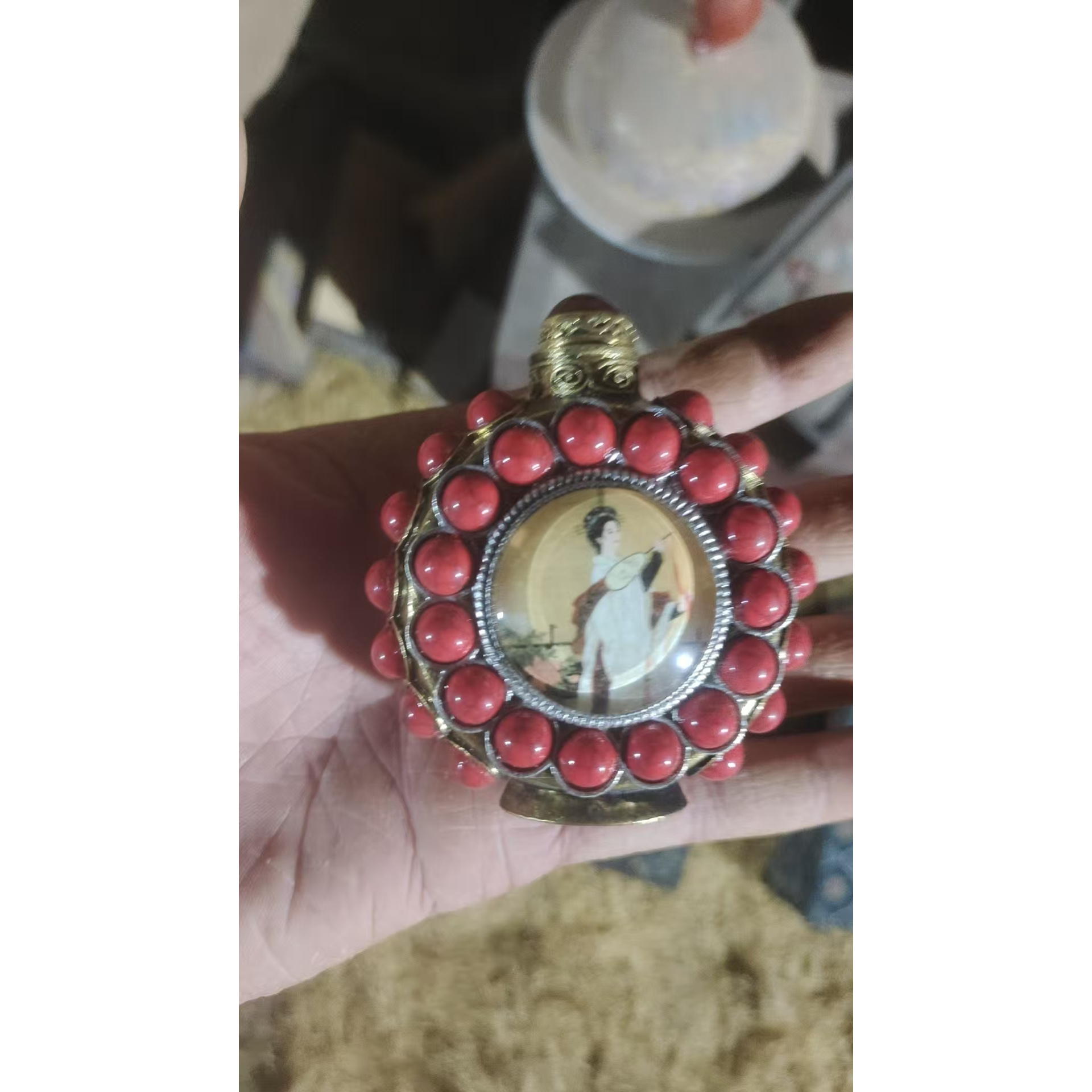 1个红色鼻胡摆件链接