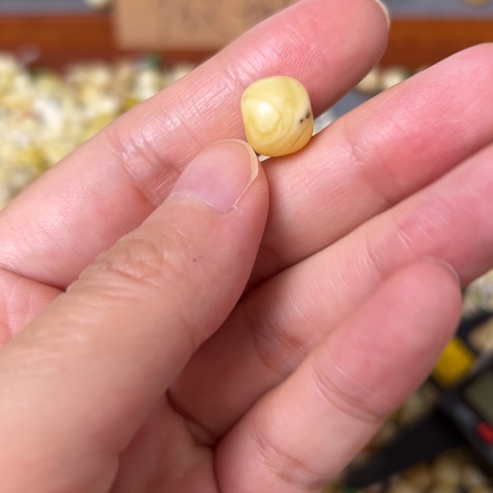 蜜蜡未镶嵌裸石10.8mm一个