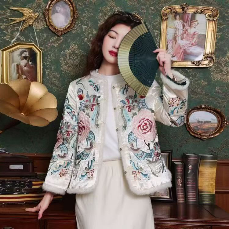 冬季新中式国风重工刺绣盘扣毛领加厚保暖显瘦女士棉服外套