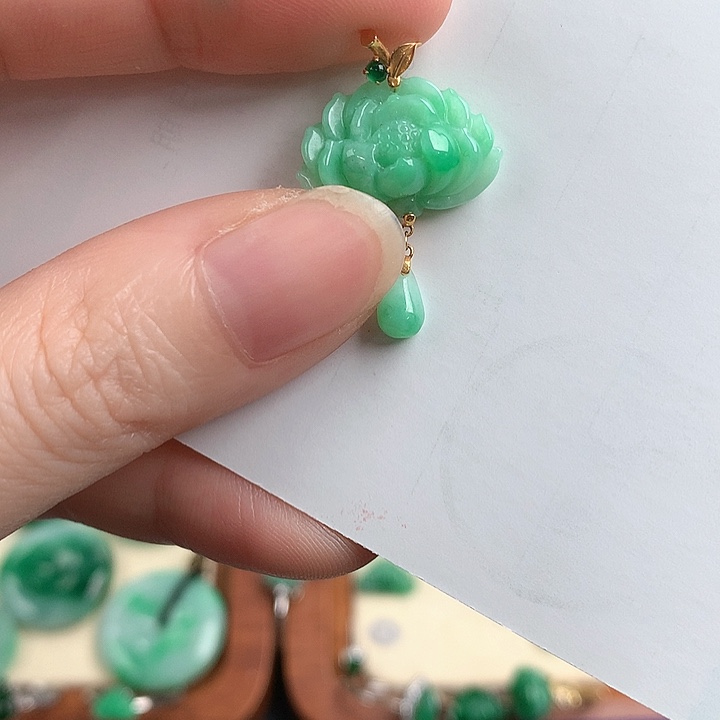 颈饰18K金镶嵌翡翠8632567878