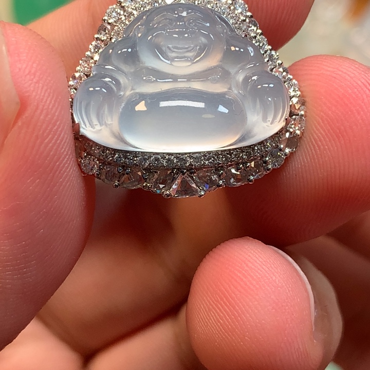 翡翠18K金镶嵌颈饰高冰佛公