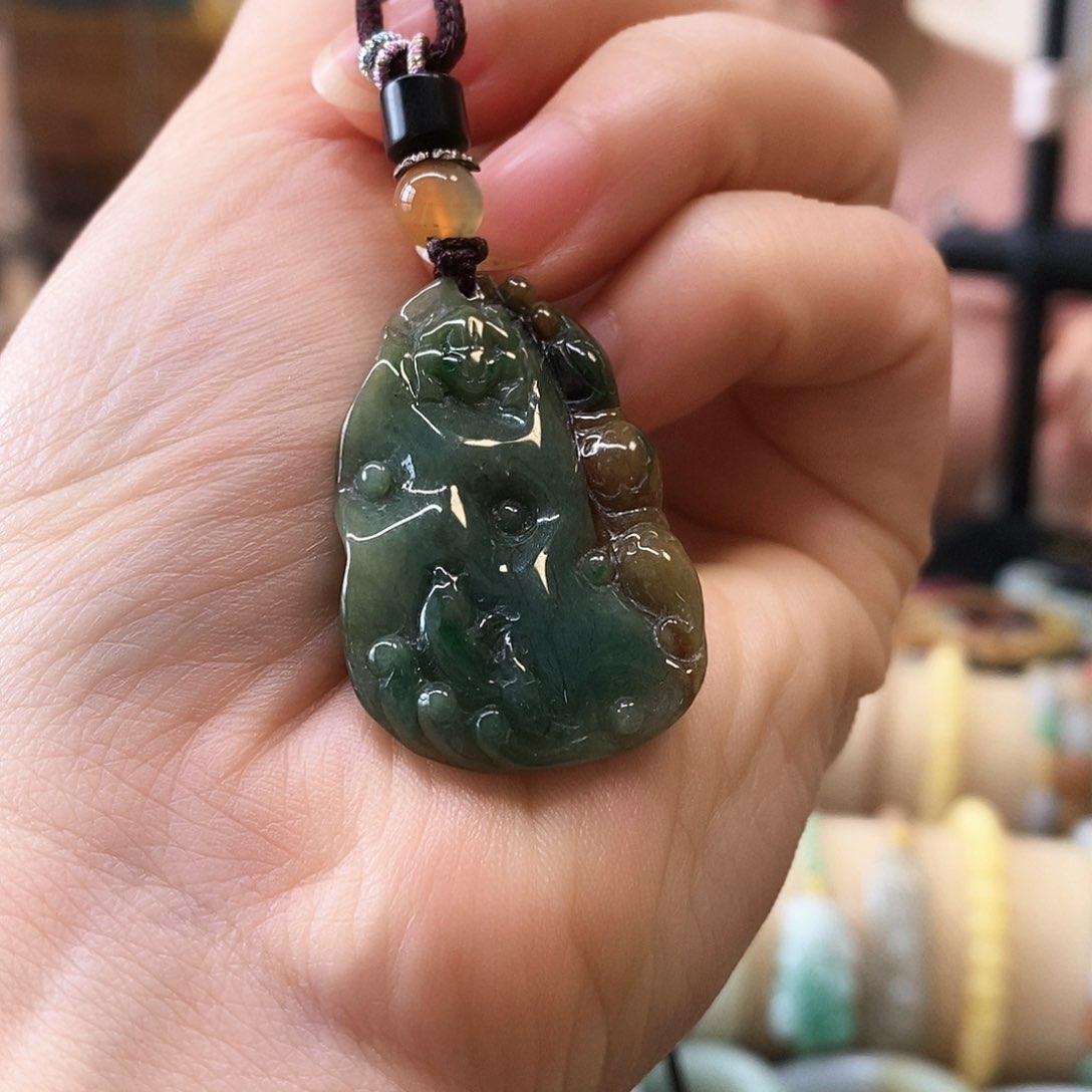 翡翠挂件未镶嵌翡翠挂件