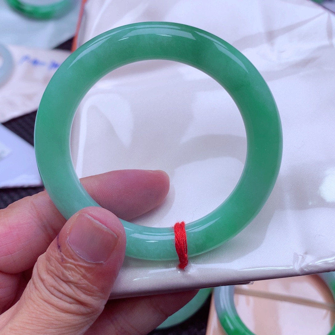 翡翠未镶嵌手镯翡翠