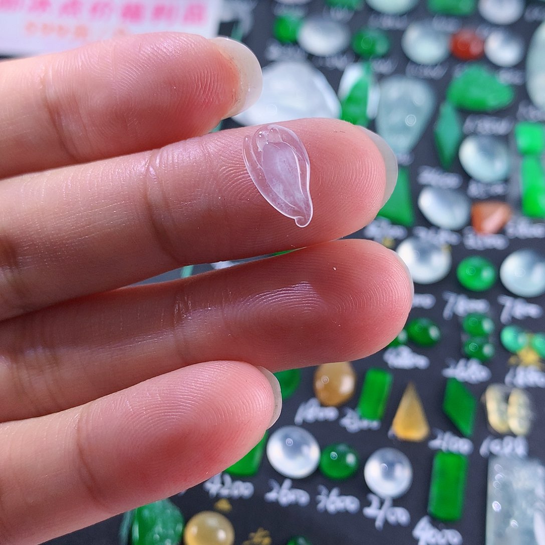 翡翠颈饰未镶嵌天然翡翠高冰花