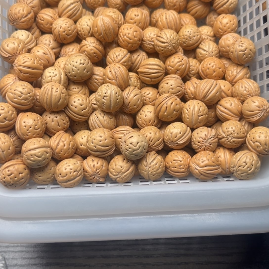 鹿***)文玩核桃吊坠野生小桃核必须玩红