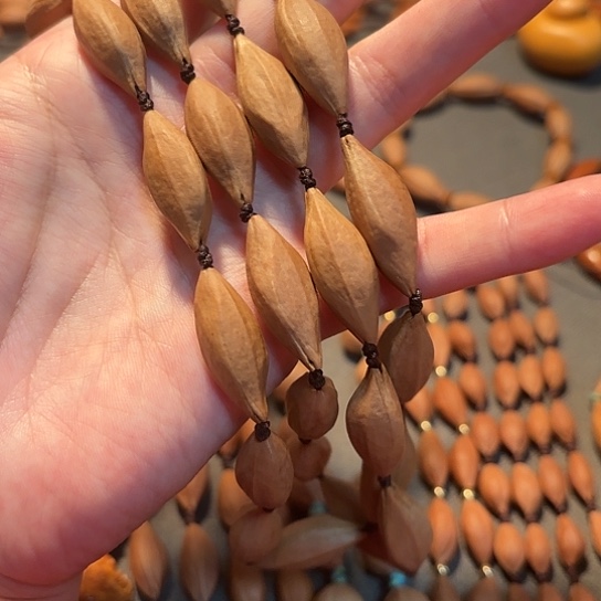 阿***丁1.1小柳叶脖挂30粒