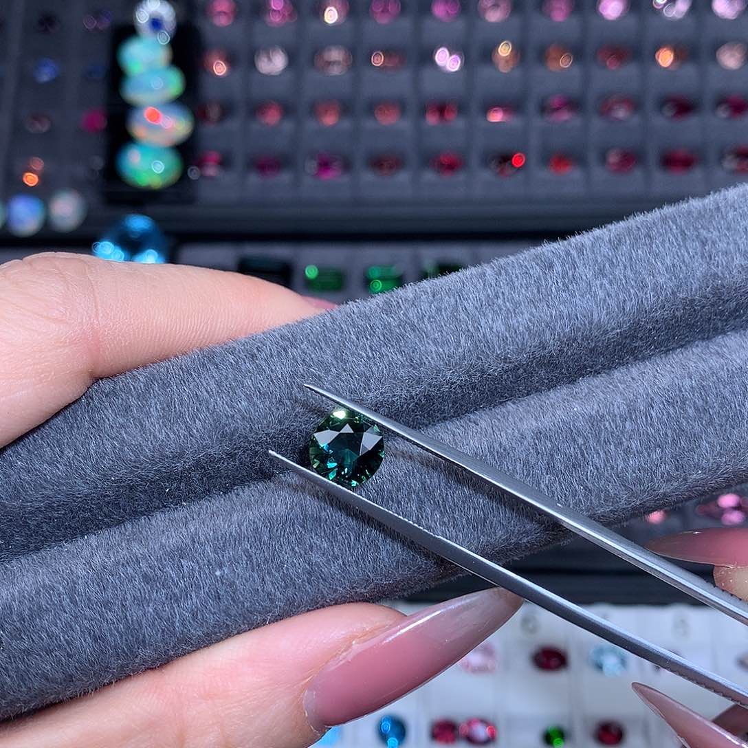 蓝宝石裸石未镶嵌2.24克拉