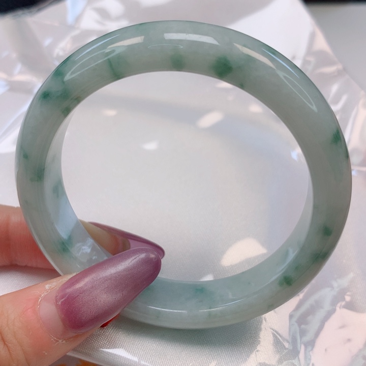 翡翠手镯未镶嵌53圈