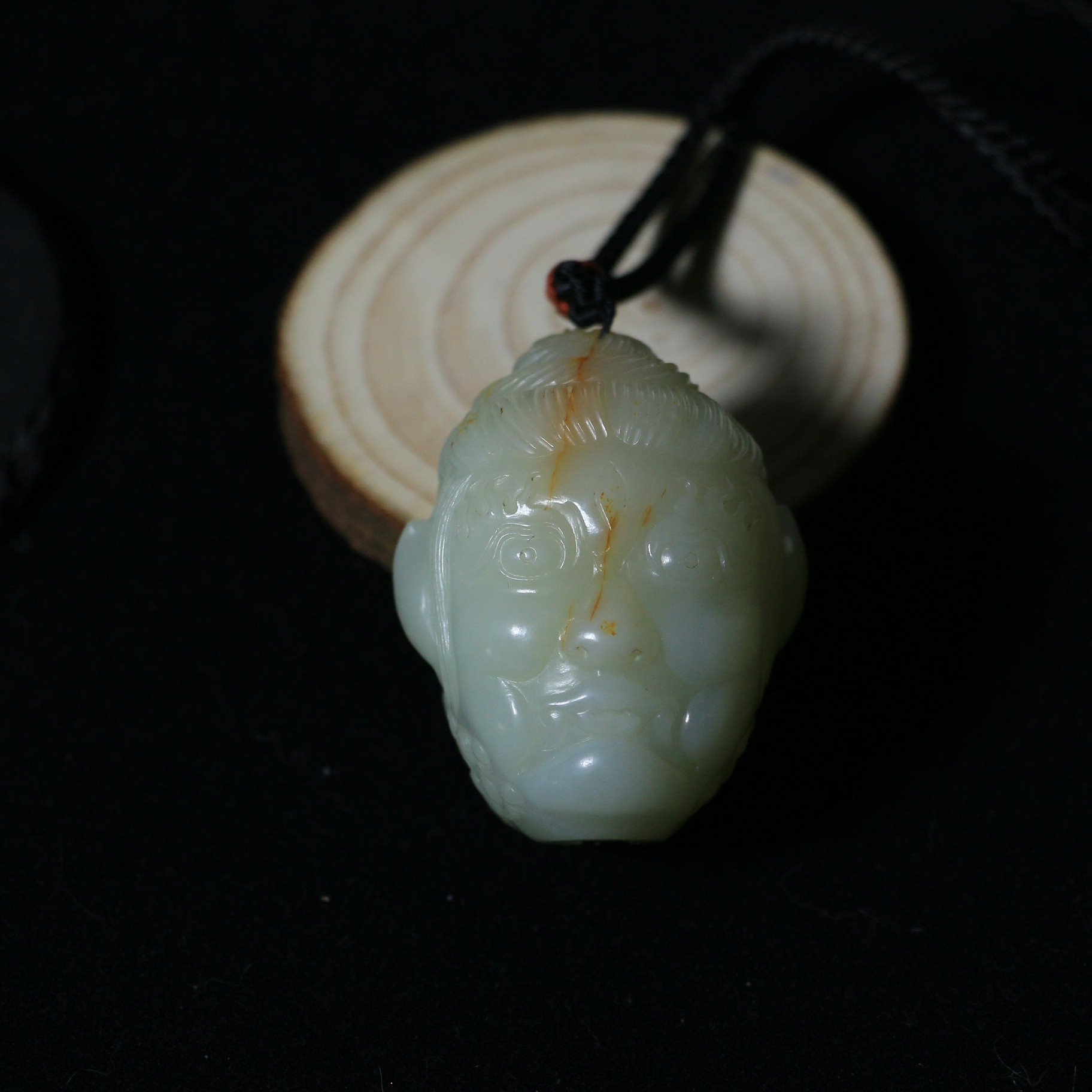 4i4明 白玉带沁阿修罗玉首