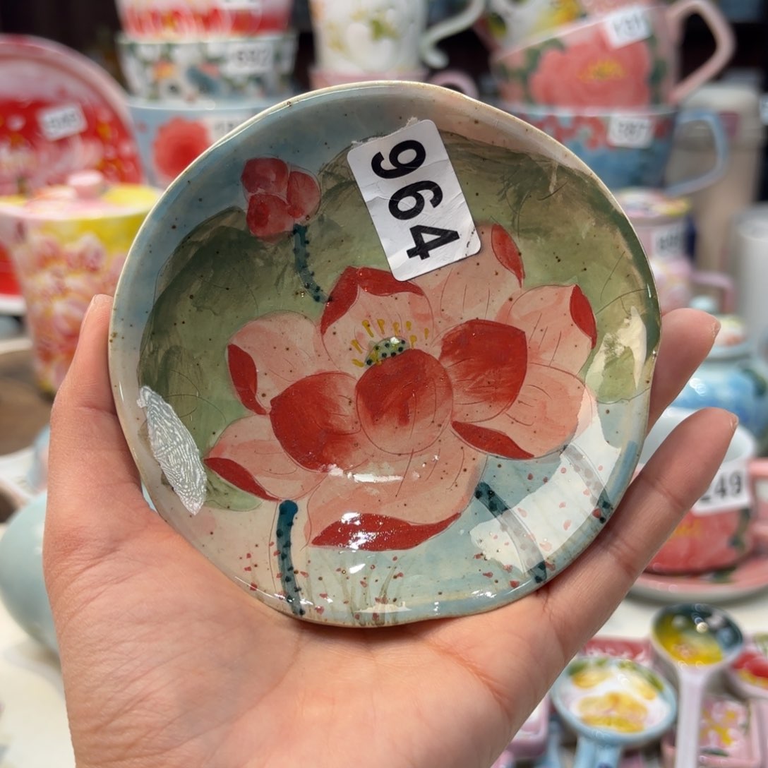 瓷片兔兔好漂亮呜呜e mo j x