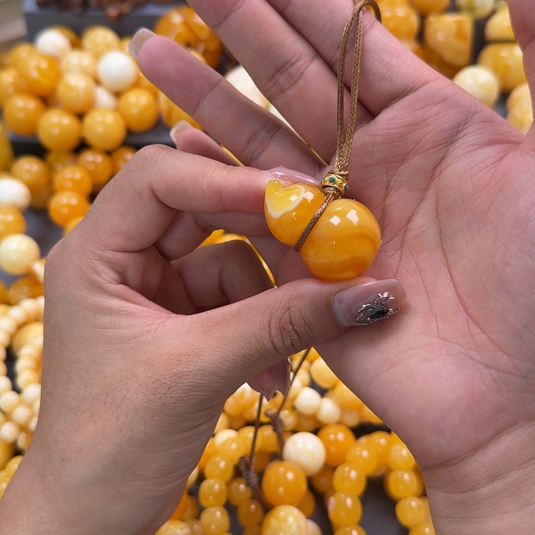 蜜蜡未镶嵌珠宝奇石