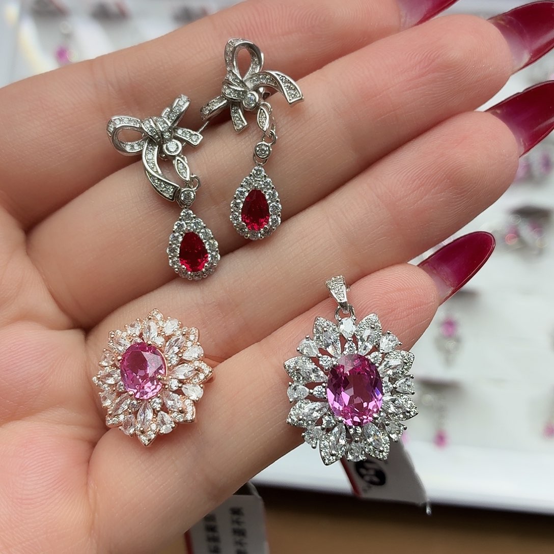 坠链均925银培育红+粉宝石
