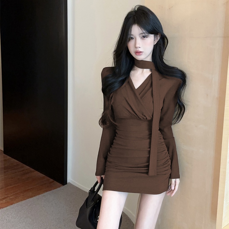 纯欲风辣妹短款包臀裙女秋冬季秋冬新款设计感褶皱收腰显瘦连衣裙