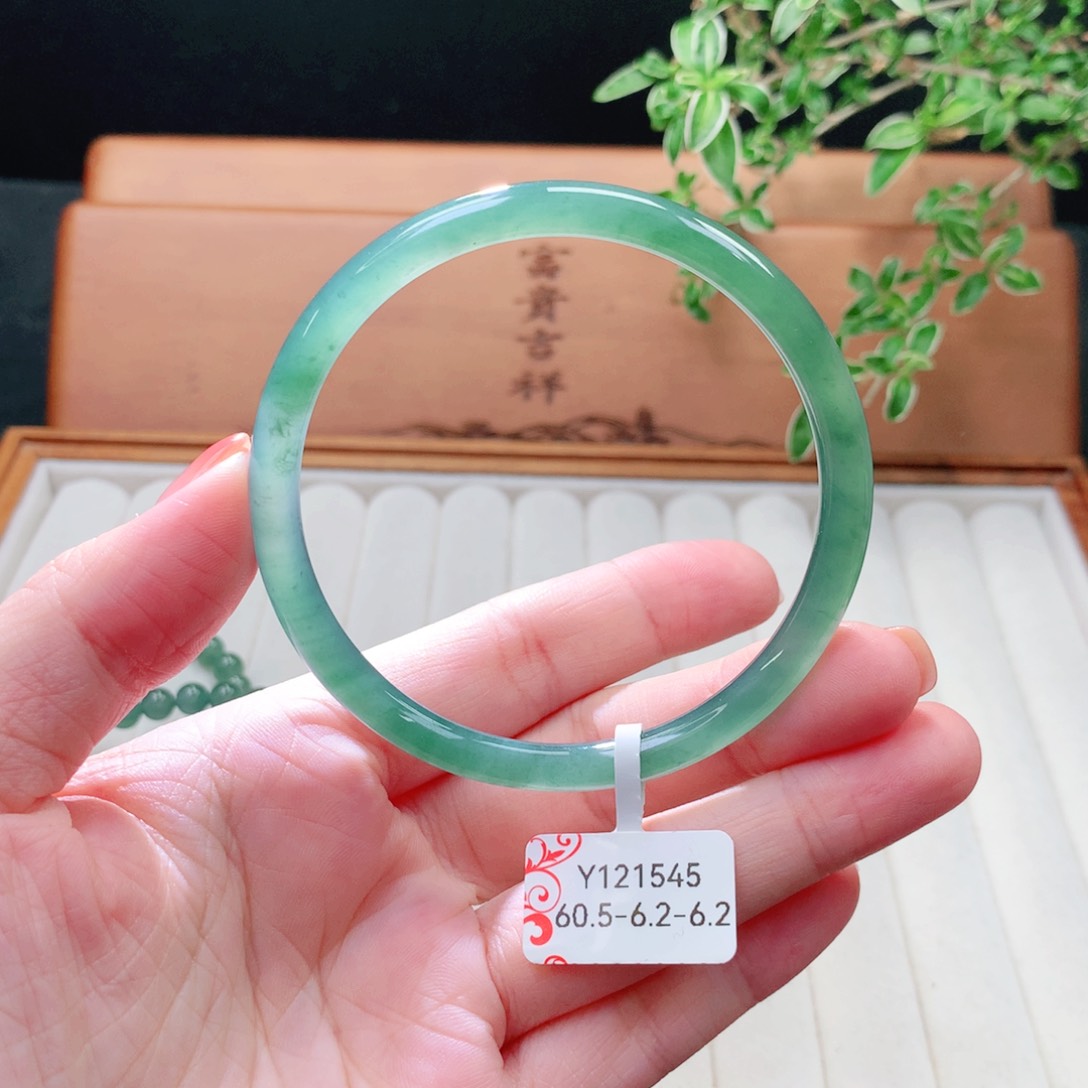 未镶嵌手镯（圆镯）翡翠