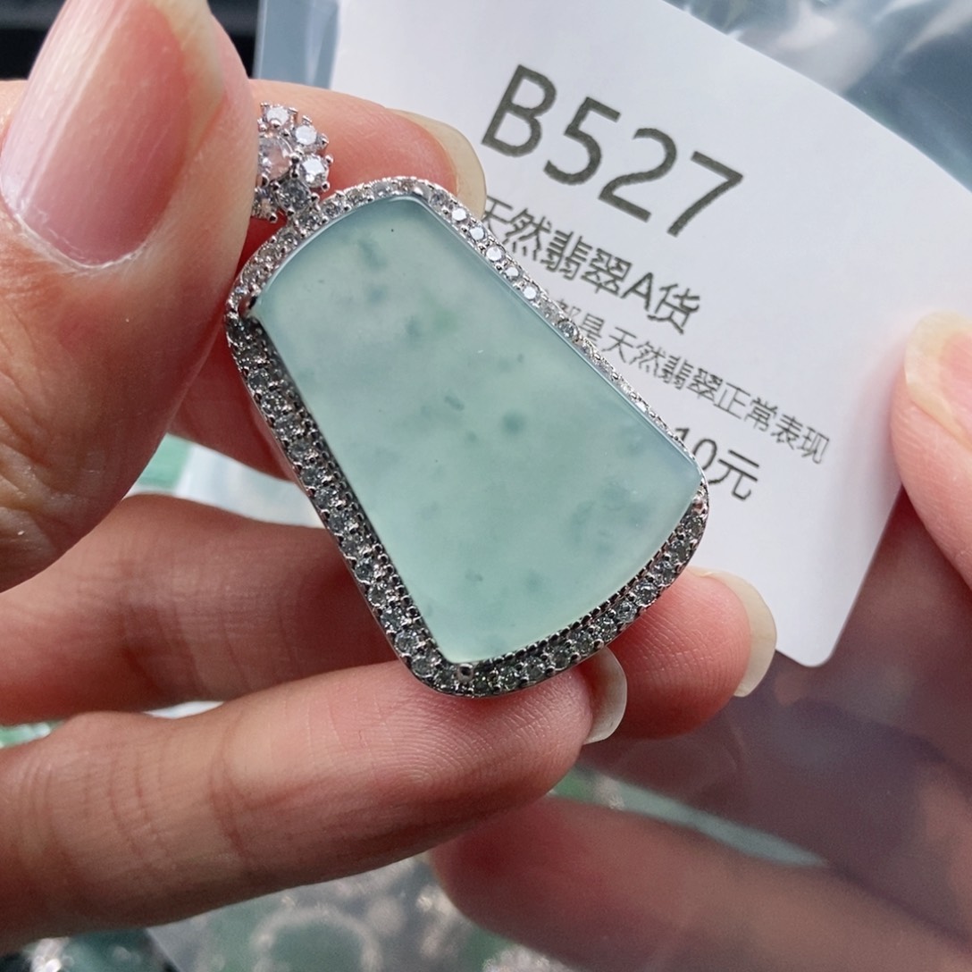 【闪购商品】翡翠吊坠(不含链)未镶嵌