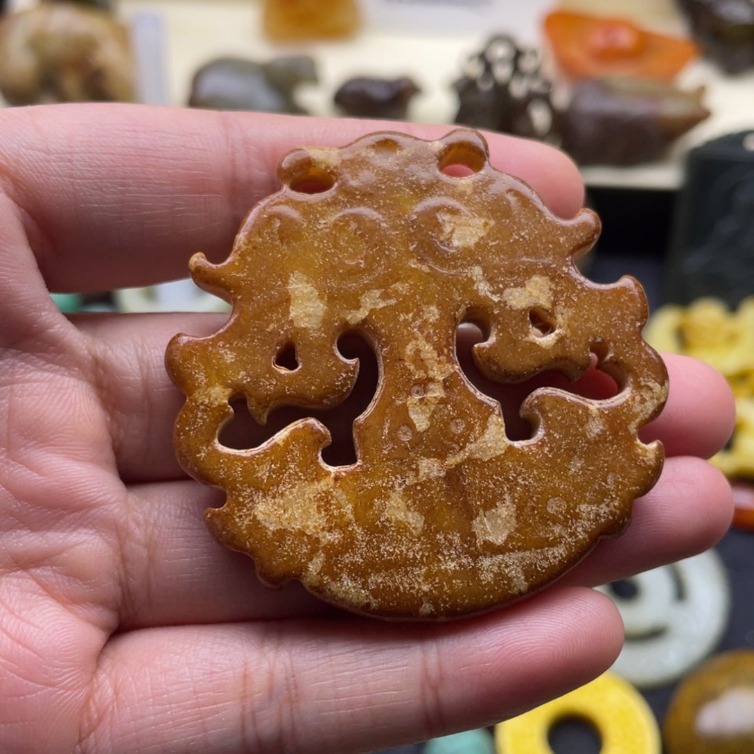 未镶嵌蛇纹石玉颈饰1