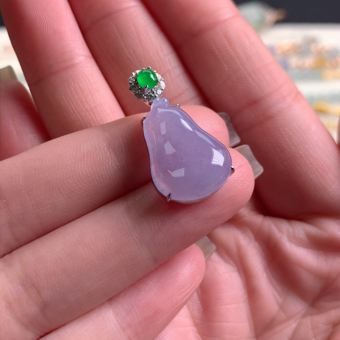 翡翠18K金镶嵌颈饰吊坠