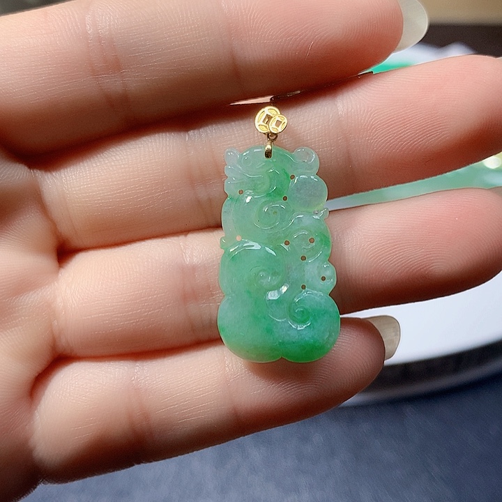 翡翠挂件18K金镶嵌我